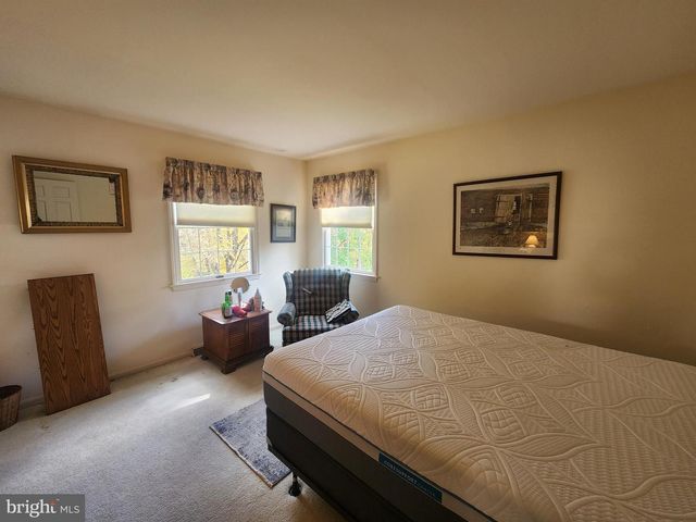 2962 KINGS LN, Lancaster, PA 17601