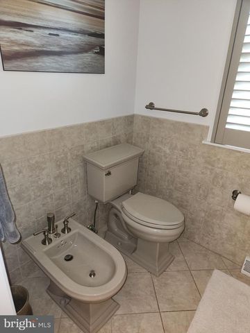 2962 KINGS LN, Lancaster, PA 17601