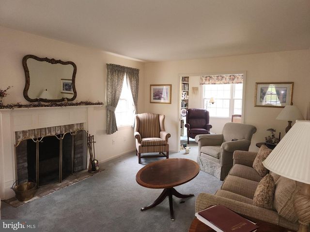 2962 KINGS LN, Lancaster, PA 17601