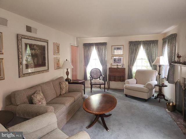 2962 KINGS LN, Lancaster, PA 17601