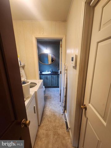 2962 KINGS LN, Lancaster, PA 17601