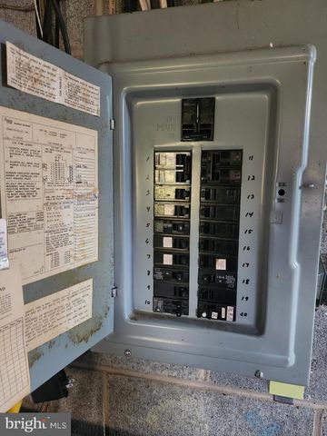 2962 KINGS LN, Lancaster, PA 17601