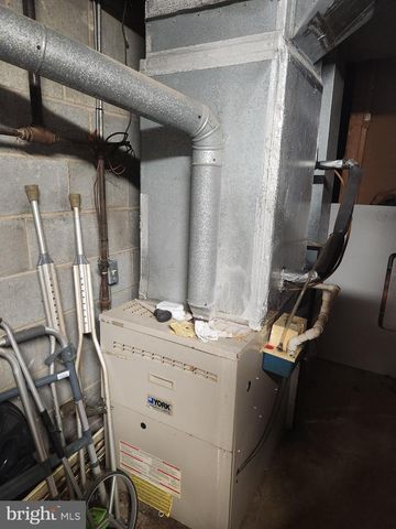 2962 KINGS LN, Lancaster, PA 17601