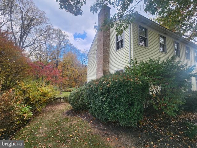 2962 KINGS LN, Lancaster, PA 17601