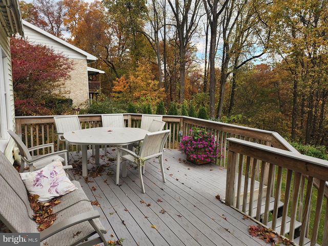 2962 KINGS LN, Lancaster, PA 17601