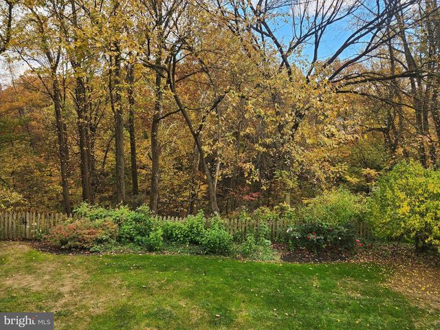 2962 KINGS LN, Lancaster, PA 17601