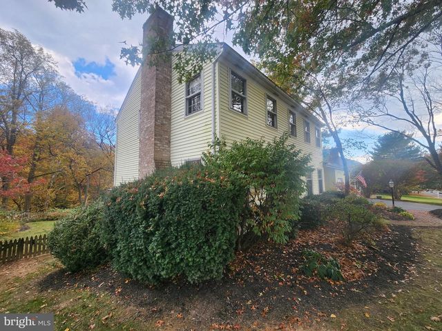 2962 KINGS LN, Lancaster, PA 17601