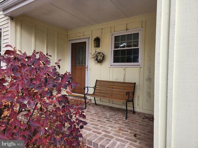 2962 KINGS LN, Lancaster, PA 17601