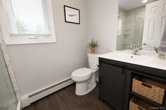 525 S Greene Avenue, Lindenhurst, NY 11757