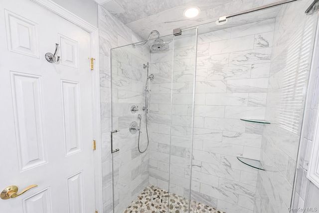 525 S Greene Avenue, Lindenhurst, NY 11757