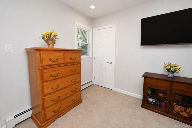 525 S Greene Avenue, Lindenhurst, NY 11757