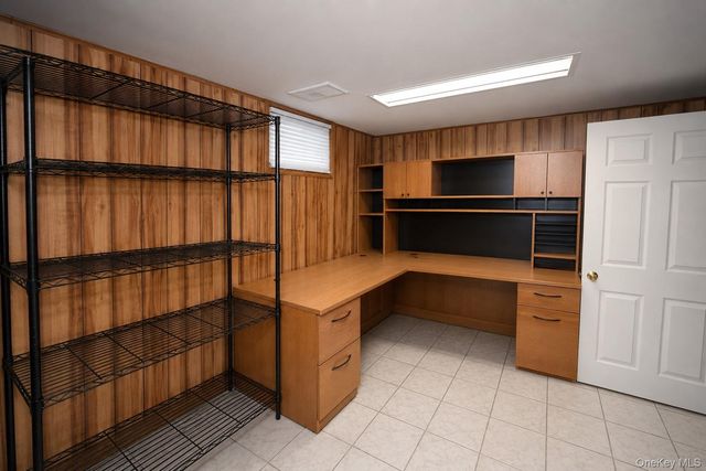 525 S Greene Avenue, Lindenhurst, NY 11757