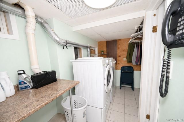 525 S Greene Avenue, Lindenhurst, NY 11757