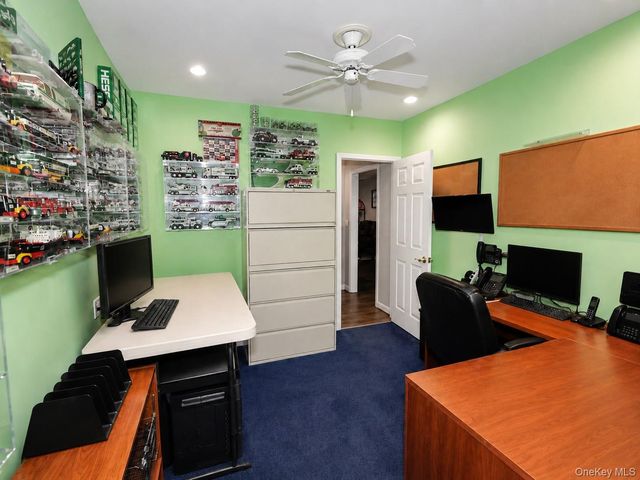 525 S Greene Avenue, Lindenhurst, NY 11757