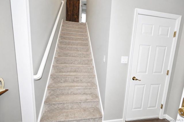525 S Greene Avenue, Lindenhurst, NY 11757