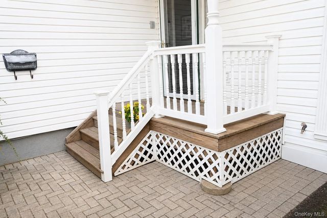 525 S Greene Avenue, Lindenhurst, NY 11757