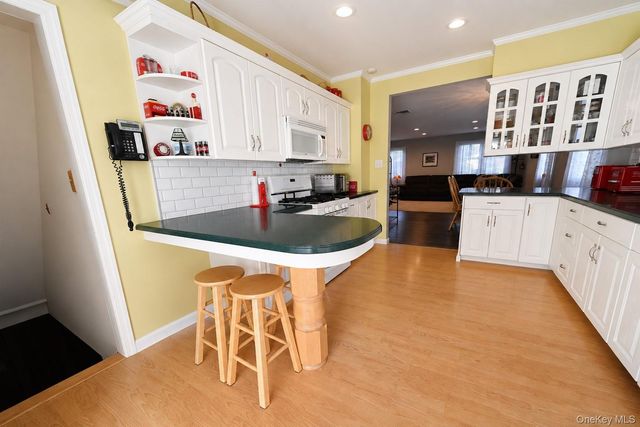 525 S Greene Avenue, Lindenhurst, NY 11757