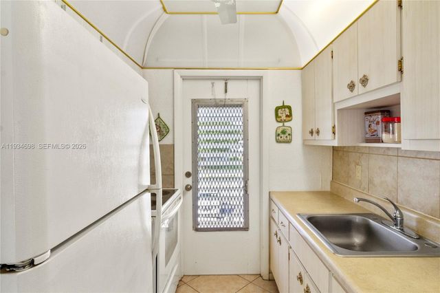 2850 W Golf Blvd 211, Pompano Beach, FL 33064