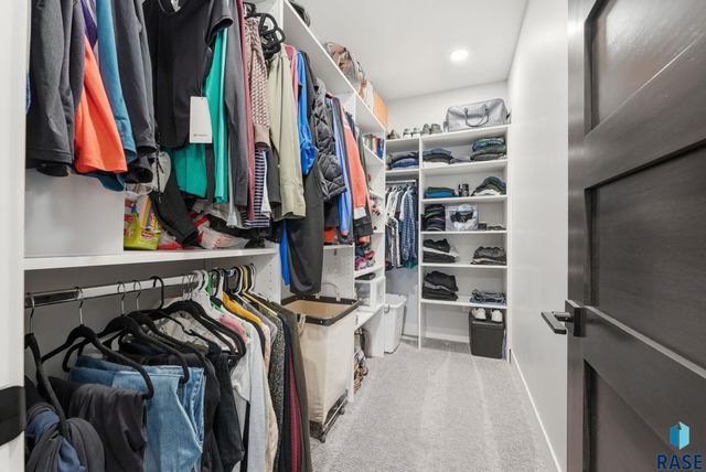 717 N Willow Creek Ave Avenue, Sioux Falls, SD 57110