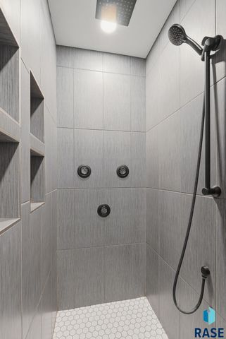 717 N Willow Creek Ave Avenue, Sioux Falls, SD 57110