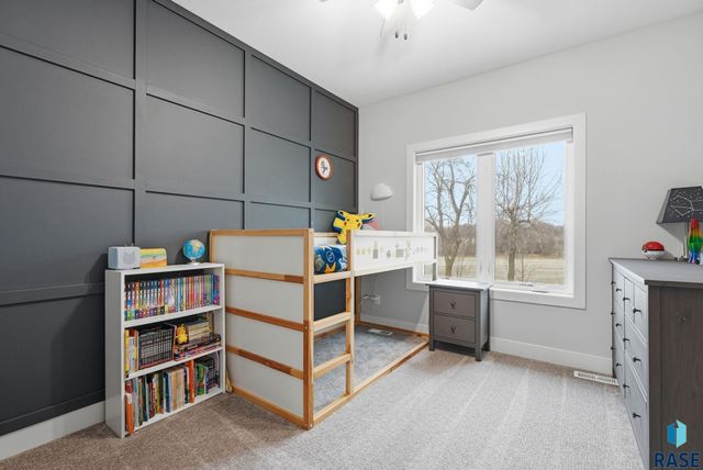 717 N Willow Creek Ave Avenue, Sioux Falls, SD 57110