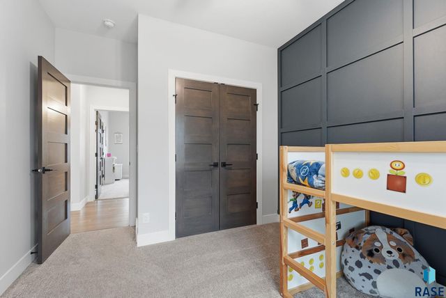 717 N Willow Creek Ave Avenue, Sioux Falls, SD 57110