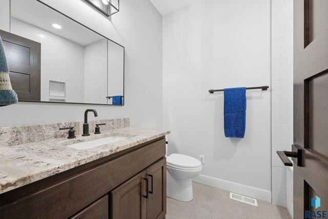 717 N Willow Creek Ave Avenue, Sioux Falls, SD 57110