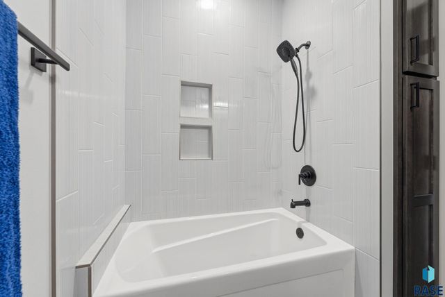 717 N Willow Creek Ave Avenue, Sioux Falls, SD 57110