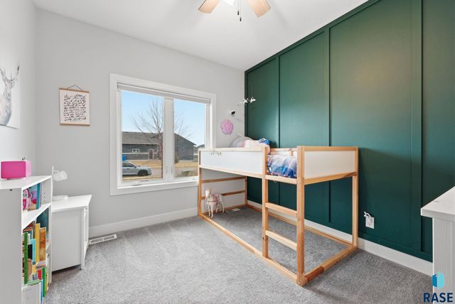 717 N Willow Creek Ave Avenue, Sioux Falls, SD 57110