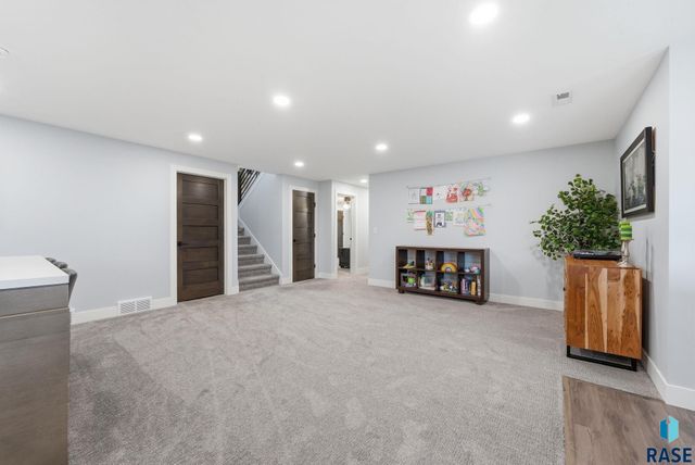 717 N Willow Creek Ave Avenue, Sioux Falls, SD 57110