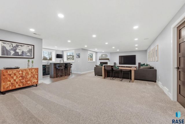 717 N Willow Creek Ave Avenue, Sioux Falls, SD 57110