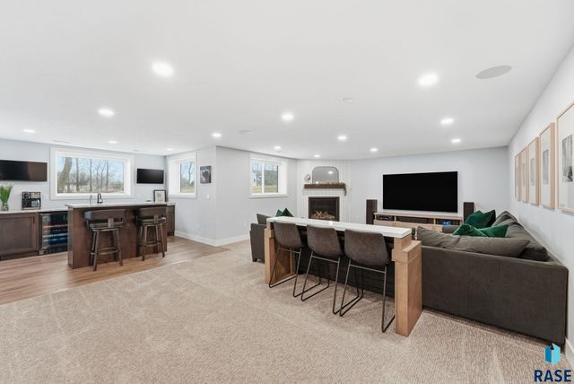 717 N Willow Creek Ave Avenue, Sioux Falls, SD 57110