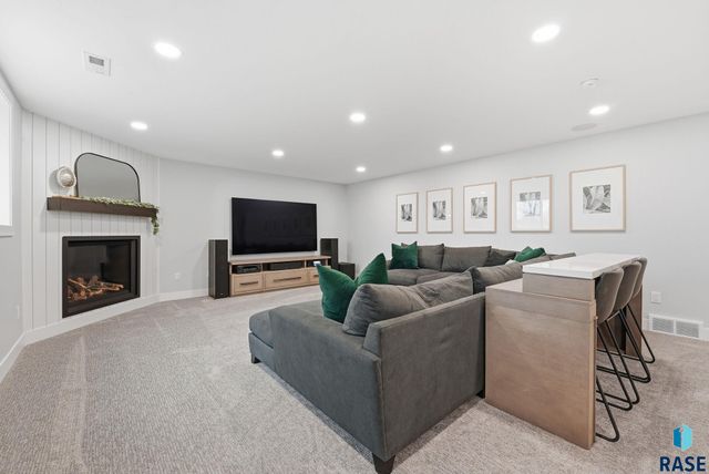 717 N Willow Creek Ave Avenue, Sioux Falls, SD 57110