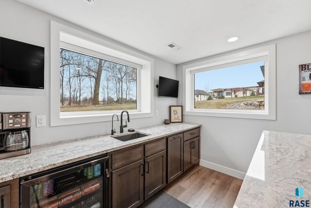 717 N Willow Creek Ave Avenue, Sioux Falls, SD 57110