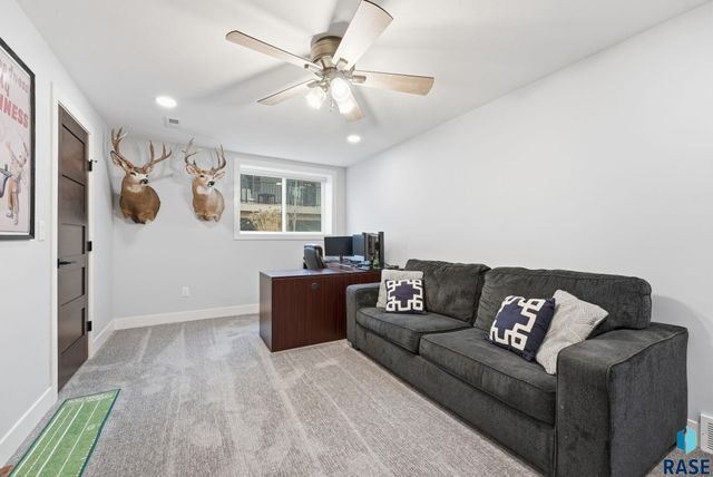 717 N Willow Creek Ave Avenue, Sioux Falls, SD 57110