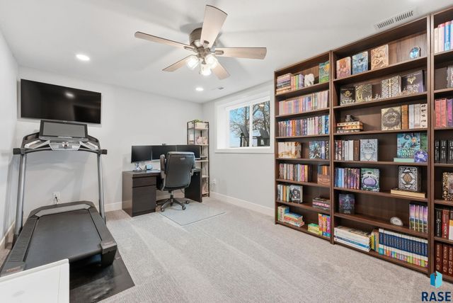 717 N Willow Creek Ave Avenue, Sioux Falls, SD 57110