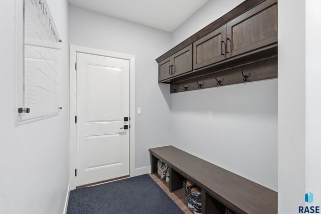 717 N Willow Creek Ave Avenue, Sioux Falls, SD 57110