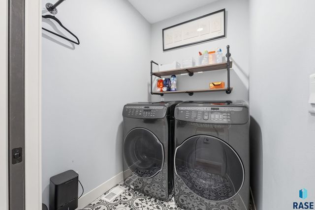 717 N Willow Creek Ave Avenue, Sioux Falls, SD 57110