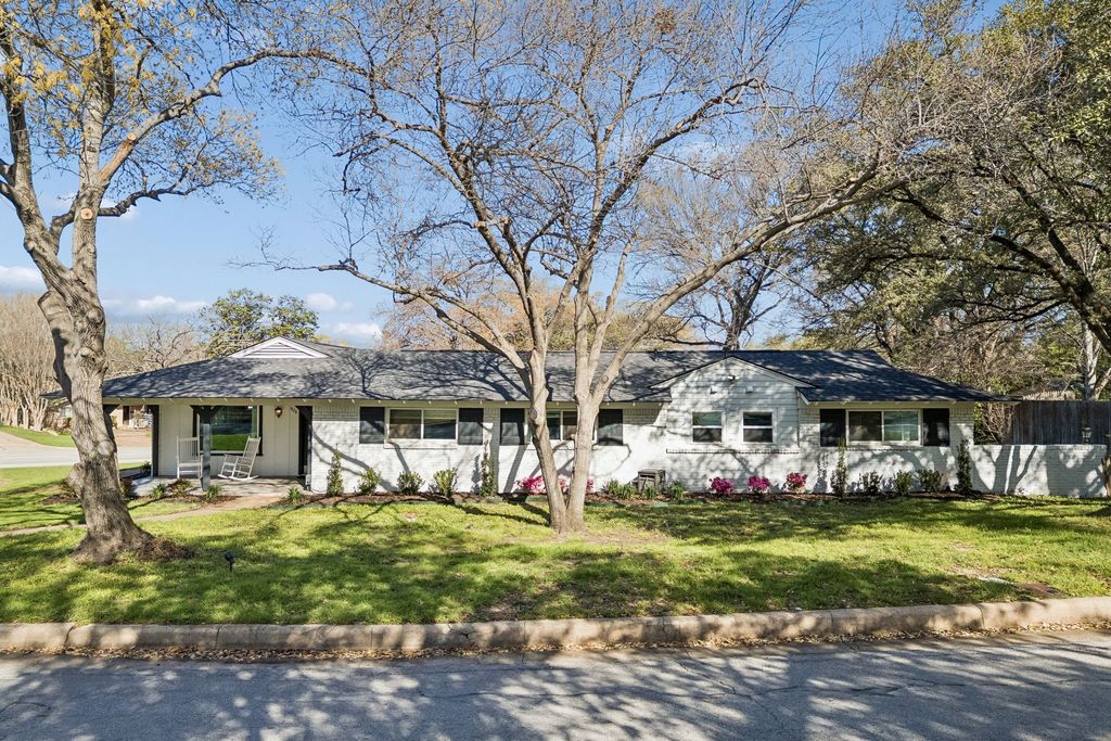 1828 Ems Road E, Fort Worth, TX 76116