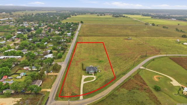 1302 COUNTRYSIDE BND, Fredericksburg, TX 78624
