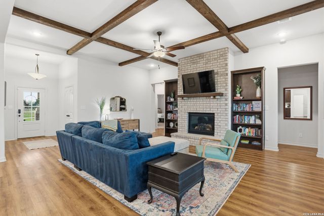 1302 COUNTRYSIDE BND, Fredericksburg, TX 78624