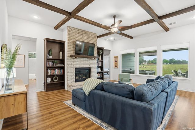 1302 COUNTRYSIDE BND, Fredericksburg, TX 78624