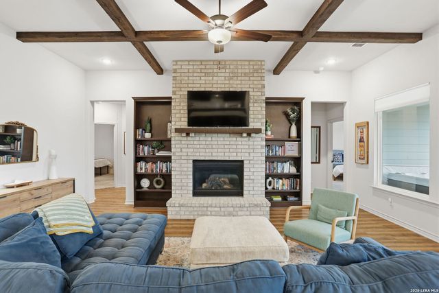 1302 COUNTRYSIDE BND, Fredericksburg, TX 78624