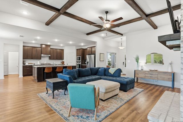 1302 COUNTRYSIDE BND, Fredericksburg, TX 78624