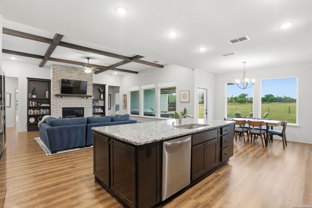 1302 COUNTRYSIDE BND, Fredericksburg, TX 78624