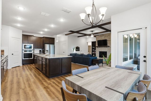 1302 COUNTRYSIDE BND, Fredericksburg, TX 78624