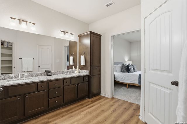 1302 COUNTRYSIDE BND, Fredericksburg, TX 78624