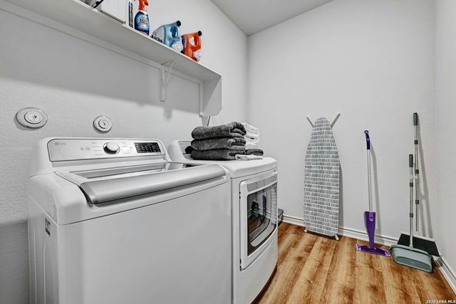 1302 COUNTRYSIDE BND, Fredericksburg, TX 78624