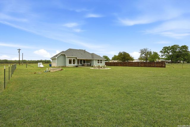 1302 COUNTRYSIDE BND, Fredericksburg, TX 78624