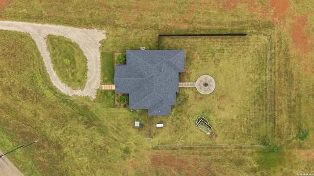 1302 COUNTRYSIDE BND, Fredericksburg, TX 78624